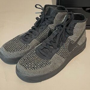Men’s size 13 Nike Air Force 1 Ultra Flynit Mid blk/gray